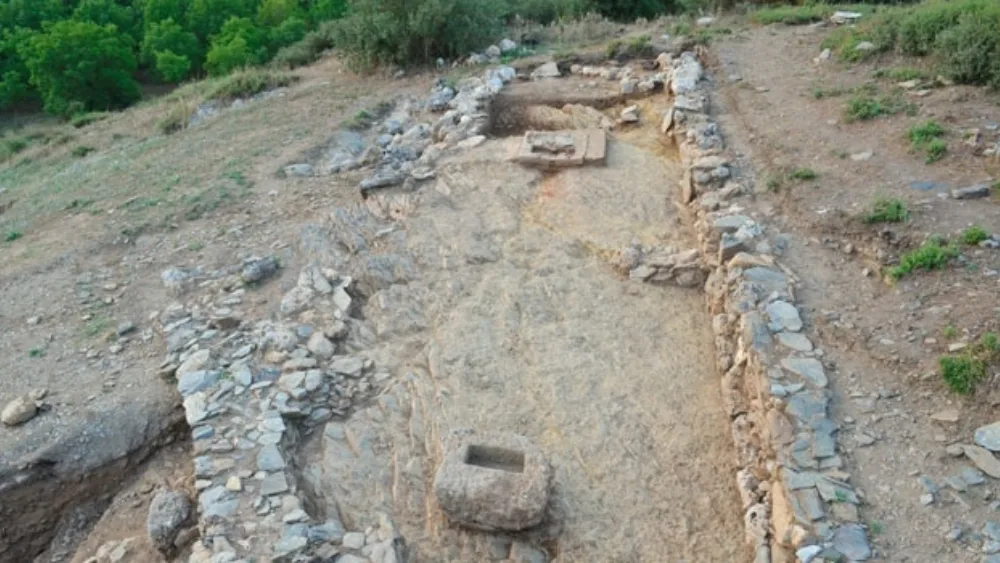 Τείχος και ιερό αποκαλύφθηκε στην ανασκαφή της αρχαίας Φενεού
