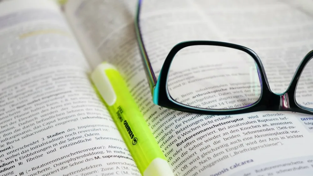 Υποτροφία Μεταπτυχιακών Σπουδών Δημοσιογραφίας από την EKΠΟΙΖΩ