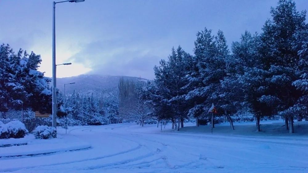 Επιδείνωση του καιρού με σημαντική πτώση της θερμοκρασίας και χιονοπτώσεις