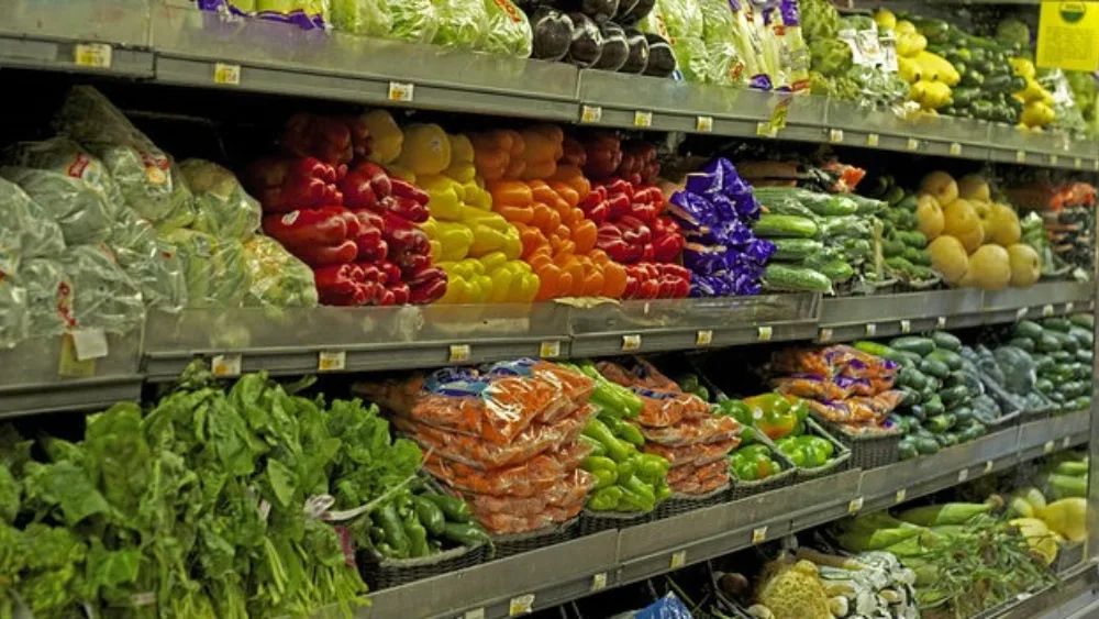 ΙΕΛΚΑ: Διατήρηση της απασχόλησης και των μισθών στο λιανεμπόριο τροφίμων