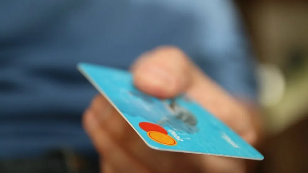 ΕΕΑ: Υπερβολικές οι χρεώσεις των πιστωτικών καρτών