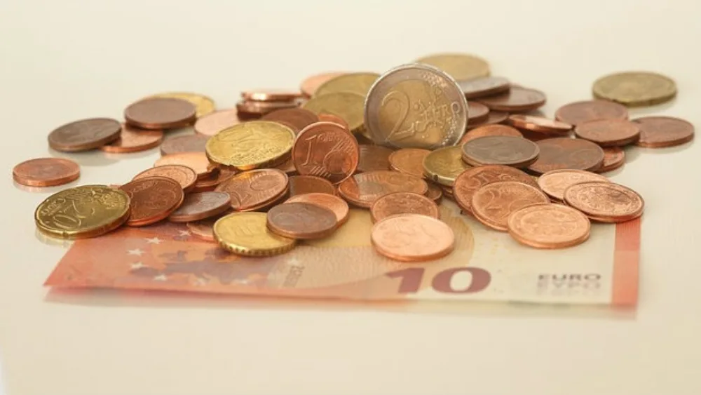 Βάζουν χαράτσι 100 ευρώ το μήνα για όλους τους ελεύθερους επαγγελματίες