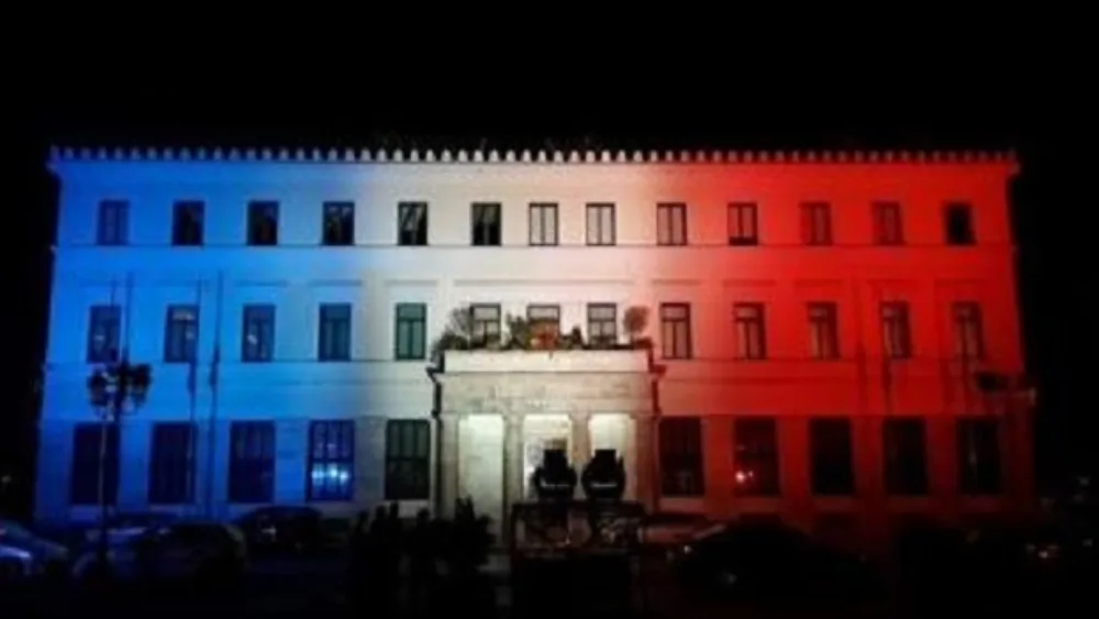 Στα χρώματα της Γαλλικής Σημαίας το Δημαρχείο της Αθήνας