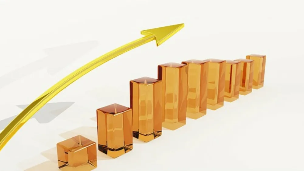 Eurobank: Ηπιότερη ύφεση σε σχέση με τις προβλέψεις της ΕΕ και του ΟΟΣΑ