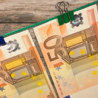 Σε ποιους και πόσα χρωστάει η Ελλάδα