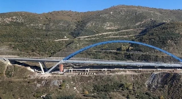 Παρατείνονται μέχρι 31/1/2016 οι εργασίες σύνδεσης της γέφυρας Τσακώνας με τον αυτοκινητόδρομο