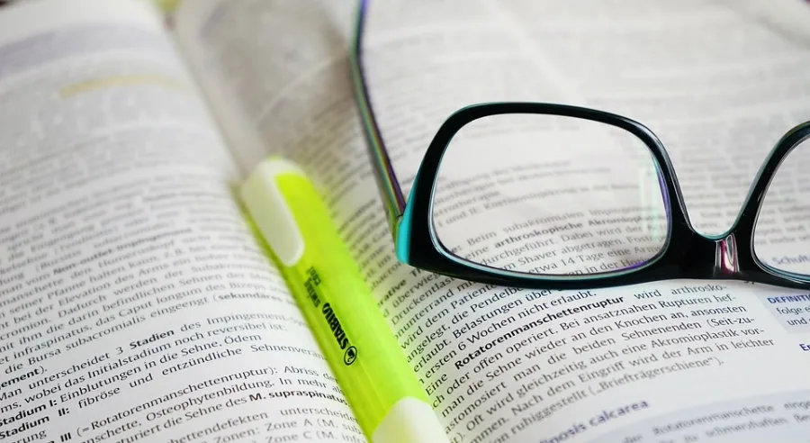 Υποτροφία Μεταπτυχιακών Σπουδών Δημοσιογραφίας από την EKΠΟΙΖΩ