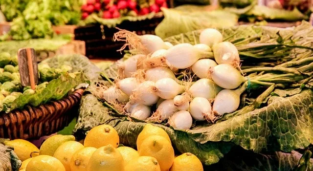 Δήμος Γλυφάδας: Διανομή τροφίμων σε άπορες οικογένειες