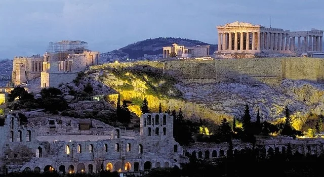 Στους 10 ανταγωνιστικότερους προορισμούς στη σχέση τιμή-πολυτέλεια για το 2016 η Αθήνα