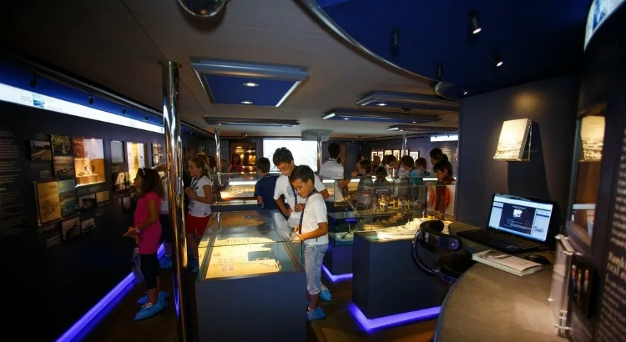 Το πλωτό Μουσείο Νεράιδα στη Μαρίνα Φλοίσβου