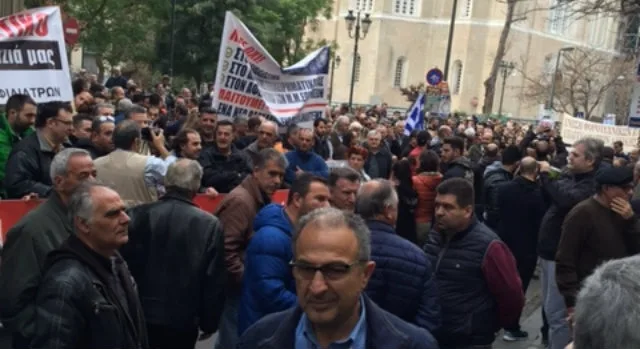 ΕΣΕΕ: Ελεύθεροι πολιορκημένοι, δηλώνουν οι ελεύθεροι επαγγελματίες