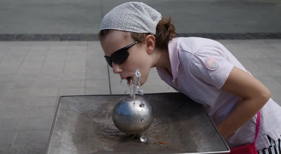 Ανοιχτές έως το απόγευμα εννέα κλιματιζόμενες Λέσχες Φιλίας του δήμου Αθηναίων