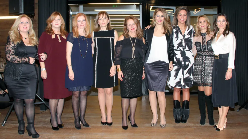 Χριστουγεννιάτικο κοκτέιλ για networking για τις γυναίκες Managers από την ΕΕΔΕ