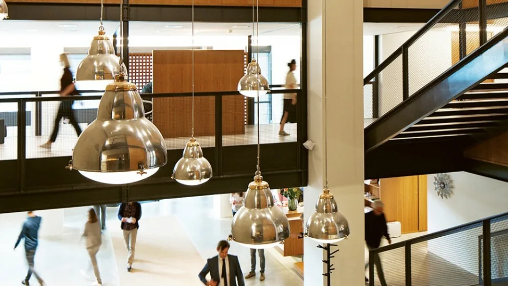 Μελέτη IWG: Περαιτέρω ευκαιρίες εξέλιξης δίνει στις εργαζόμενες η υιοθέτηση της υβριδικής εργασίας