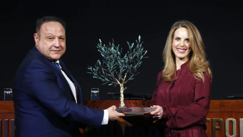 ΝΝ Hellas: Βραβεύτηκε για την υποστήριξή της στην Ελληνική Ολυμπιακή Ομάδα