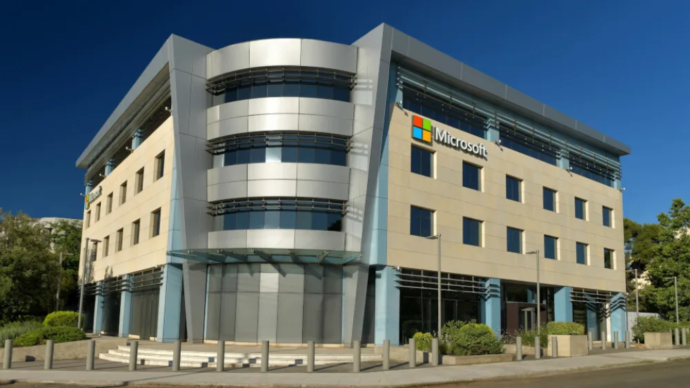 Microsoft: Μεγάλη επένδυση 1,5 δισ. δολαρίων σε εταιρεία AI