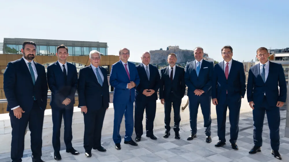 Θεσμικοί επενδυτές «βλέπουν» Ελλάδα - ανάπτυξη 3% το 2024