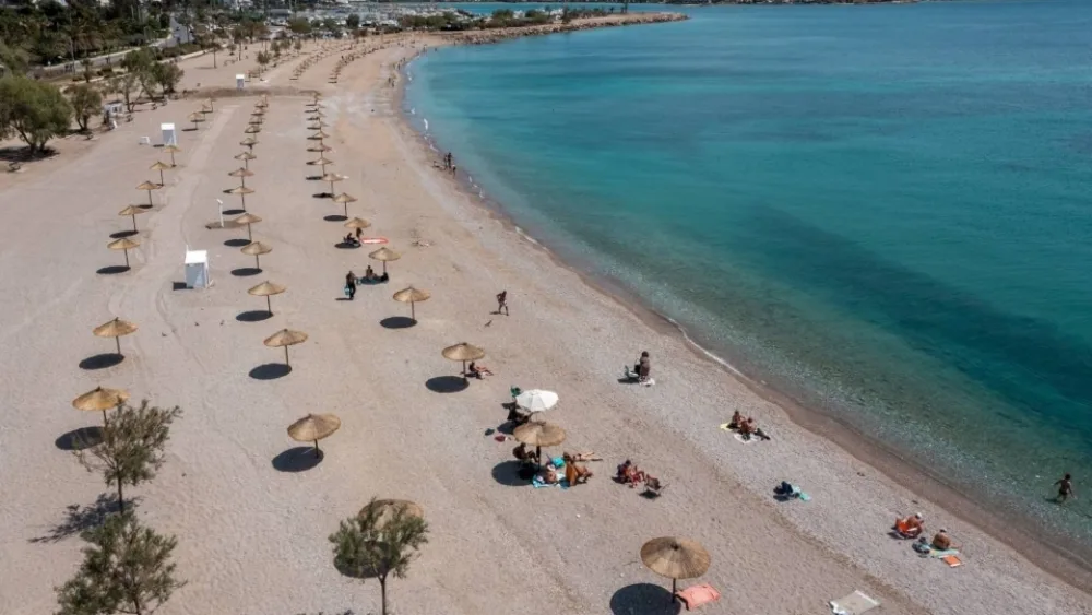 Σε εξέλιξη οι ηλεκτρονικές πλειοδοτικές δημοπρασίες παραχώρησης απλής χρήσης αιγιαλού και παραλίας