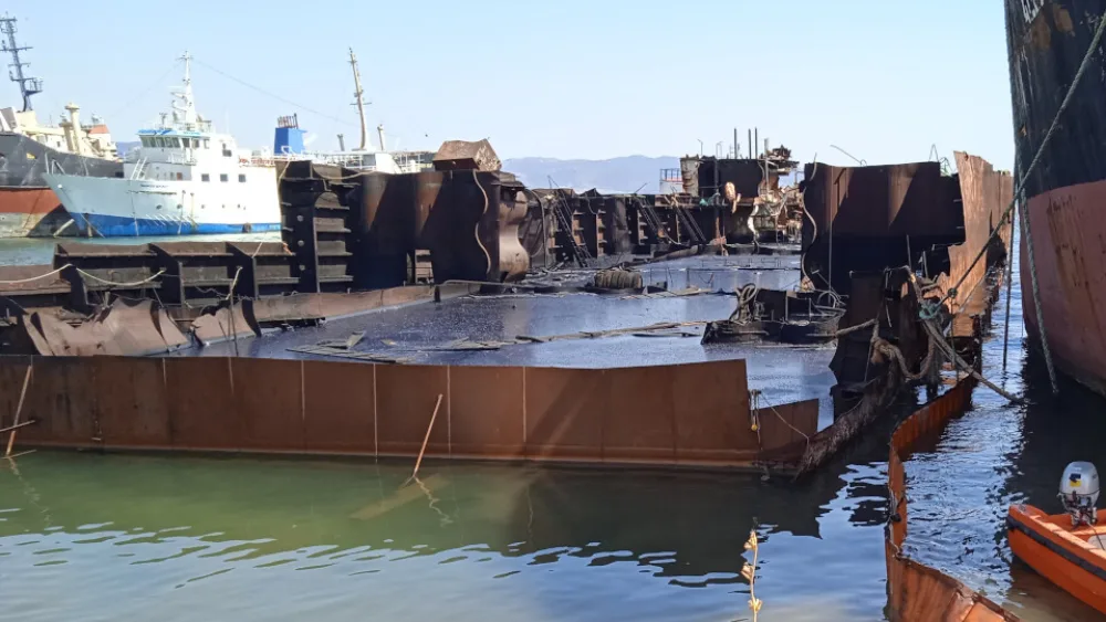Ο.Λ.Ε: Επιταχύνονται οι διαδικασίες για την απομάκρυνση του ναυαγίου “SLOPS” από τον κόλπο της Ελευσίνας
