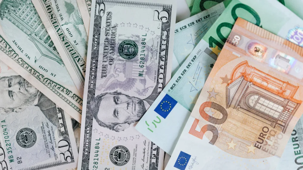 Κερδισμένη η Ελλάδα από την ανατίμηση του δολαρίου έναντι του ευρώ