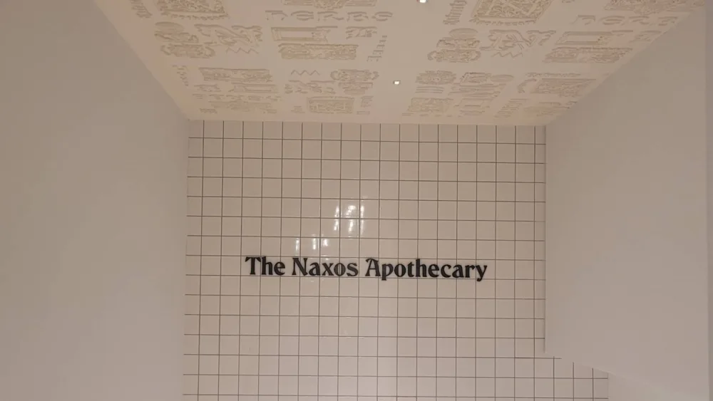 Το νέο speakeasy της Αθήνας στο πατάρι ενός φαρμακείου