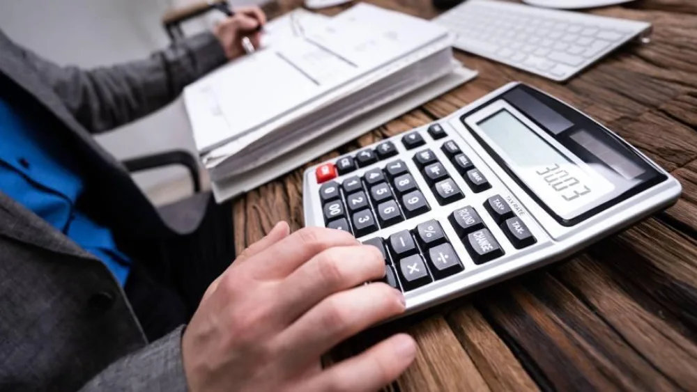 Προβληματίζει η έλλειψη ρευστότητας: 1 στα 2 τιμολόγια του 2022 εξοφλήθηκε εκπρόθεσμα