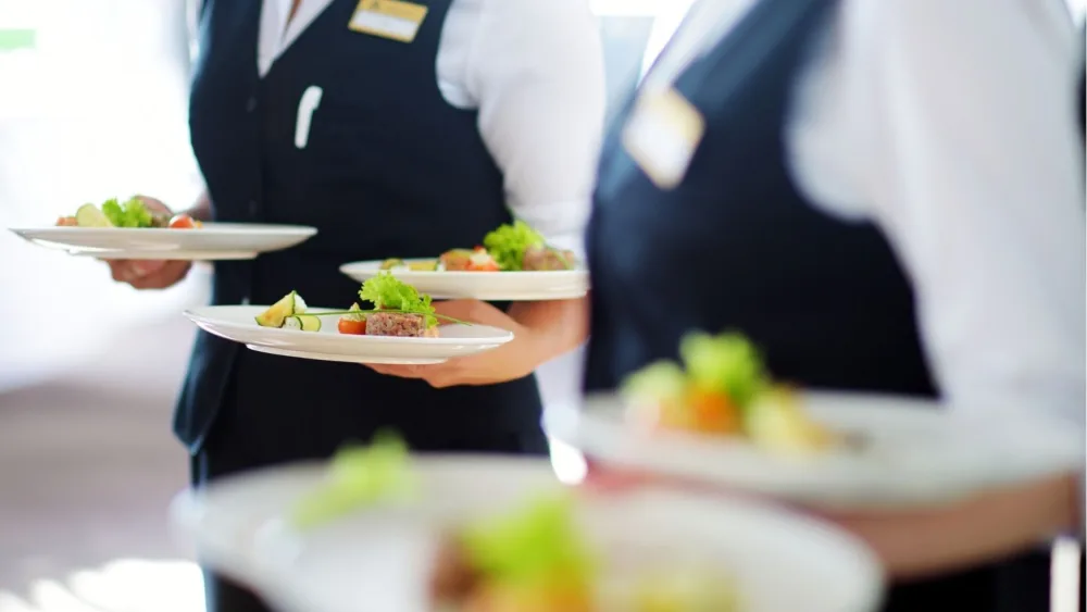 ​ΕΛΣΤΑΤ: Αύξηση 62,6% στον τζίρο τον καταλυμάτων το 2022 και 41,5% στην εστίαση​