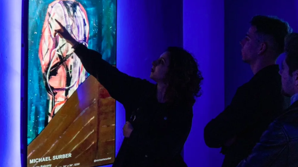 Holy Art: H πρώτη digital gallery σε στοά της Πραξιτέλους