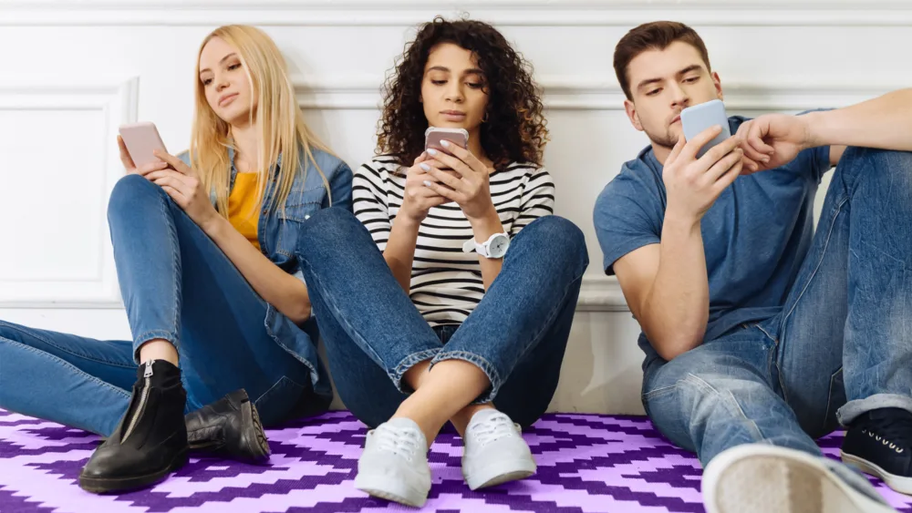 Με περισσότερες προκαταλήψεις η Gen Z από τους boomers;