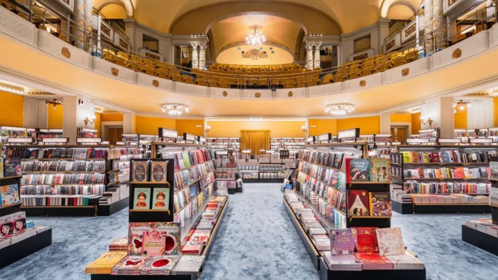 Ένα εμβληματικό σινεμά που έγινε βιβλιοπωλείο στην Φλωρεντία