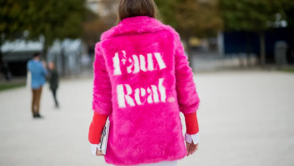 Η Μάιρα Βούλτσου, η βιωσιμότητα στη μόδα και οι γούνες των γιαγιάδων μας