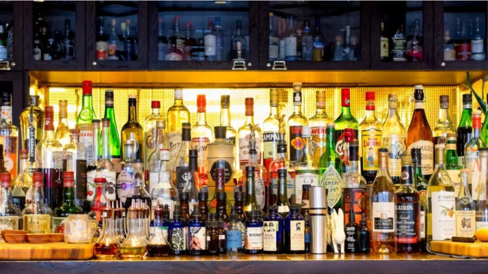 Ελληνικά Ποτά: Έξω... πάμε καλά