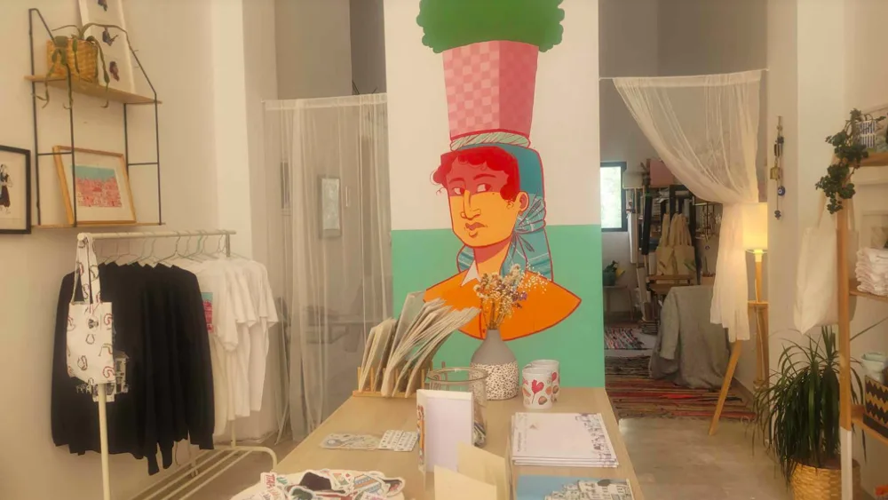 Μια μικρή επιχείρηση που ρίζωσε ανάμεσα στα κόμικς και την ελληνική παράδοση