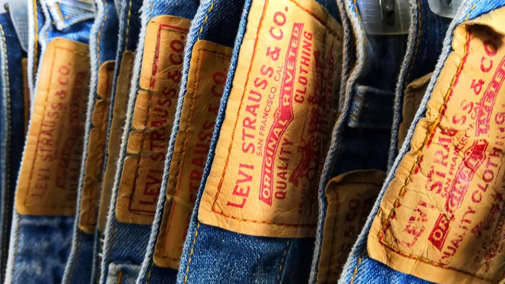Η ιστορία της Levi's και πώς τα τζιν βάφτηκαν µπλε