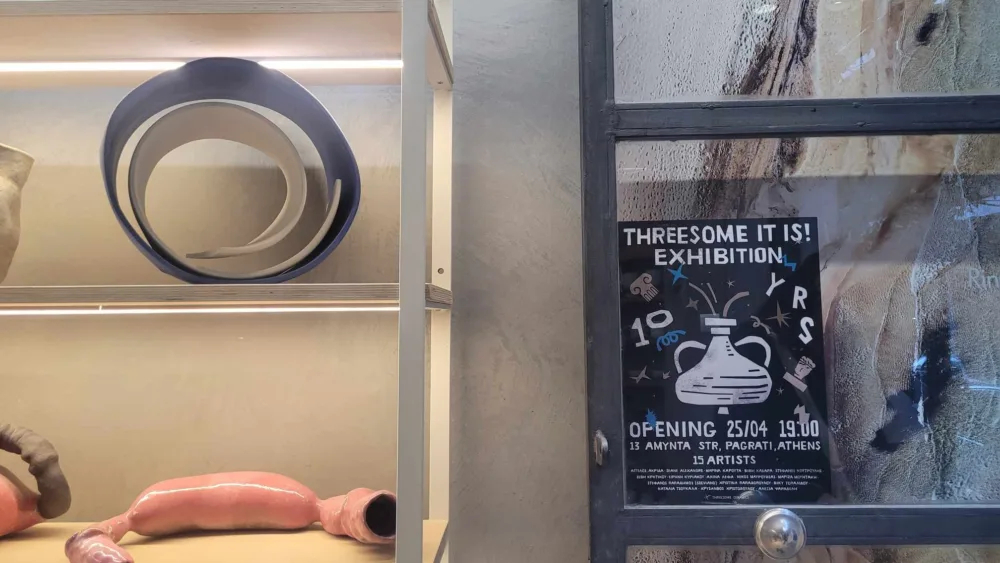 Threesome Ceramics: 15 καλλιτέχνες σε μια έκθεση-γιορτή για τα 10 χρόνια λειτουργίας του
