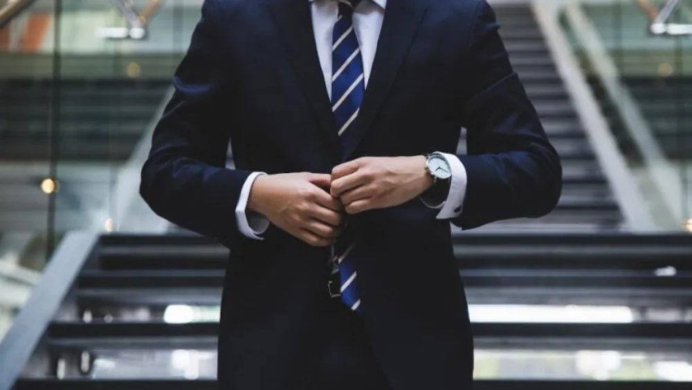 Έρευνα EY-Parthenon: Οι CEOs ποντάρουν σε AI, μετασχηματισμό και συγχωνεύσεις για ανάπτυξη