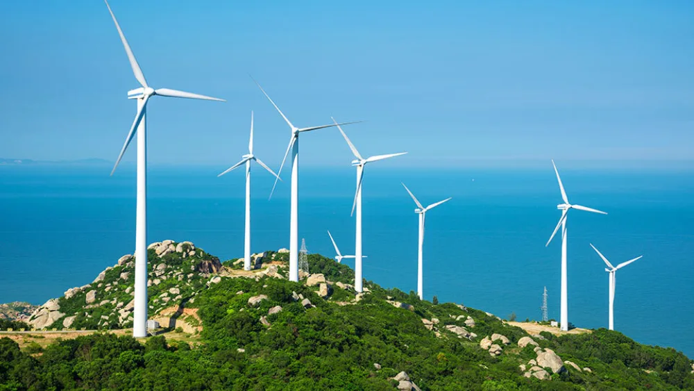 Green Tank: Γιατί η ελληνική αγορά ηλεκτρισμού παραμένει ακριβή;
