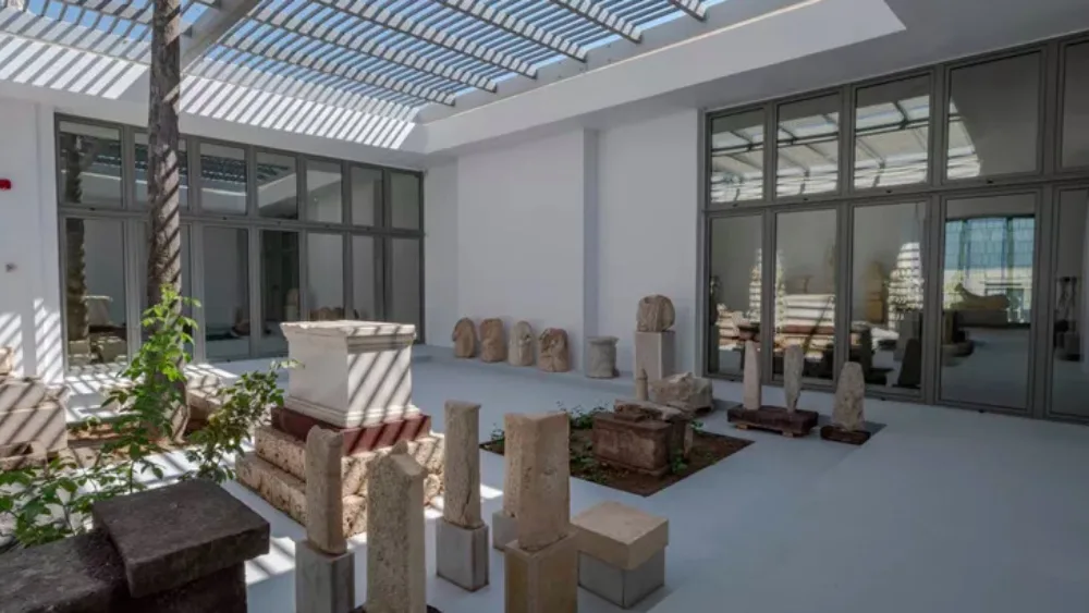 Οι "Κυκλαδίτισσες" στο πλήρως ανακαινισμένο Αρχαιολογικό Μουσείο της Θήρας