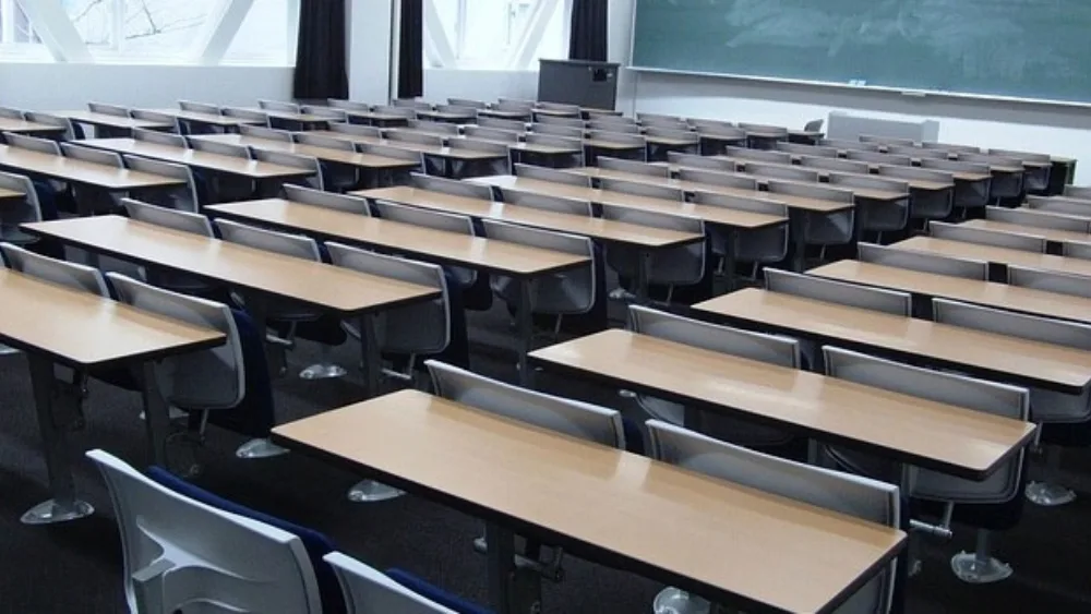 Μέχρι 31/12 η ανανέωση αδειών για Φροντιστήρια, Κέντρα Ξένων Γλωσσών, Εργαστήρια Ελευθέρων Σπουδών και ΚΕΚ