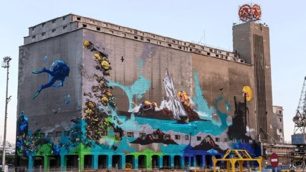 Ολοκληρώθηκαν οι εργασίες με graffiti της εικαστικής αισθητικής παρέμβασης στο κτίριο του ΣΙΛΟ στο λιμάνι του Πειραιά