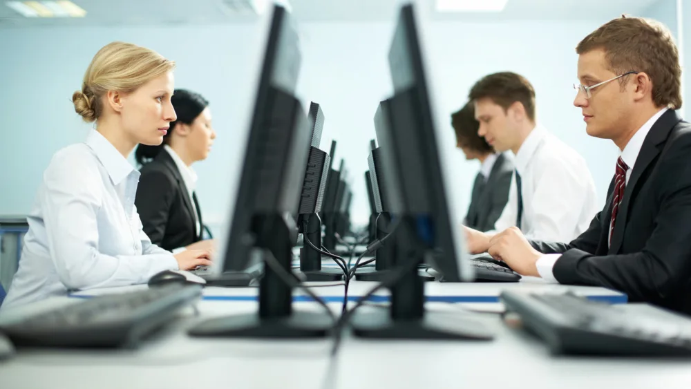 KPMG: 24% των εταιρειών έδωσαν αυξήσεις το 2018 σε όλους τους εργαζομένους τους