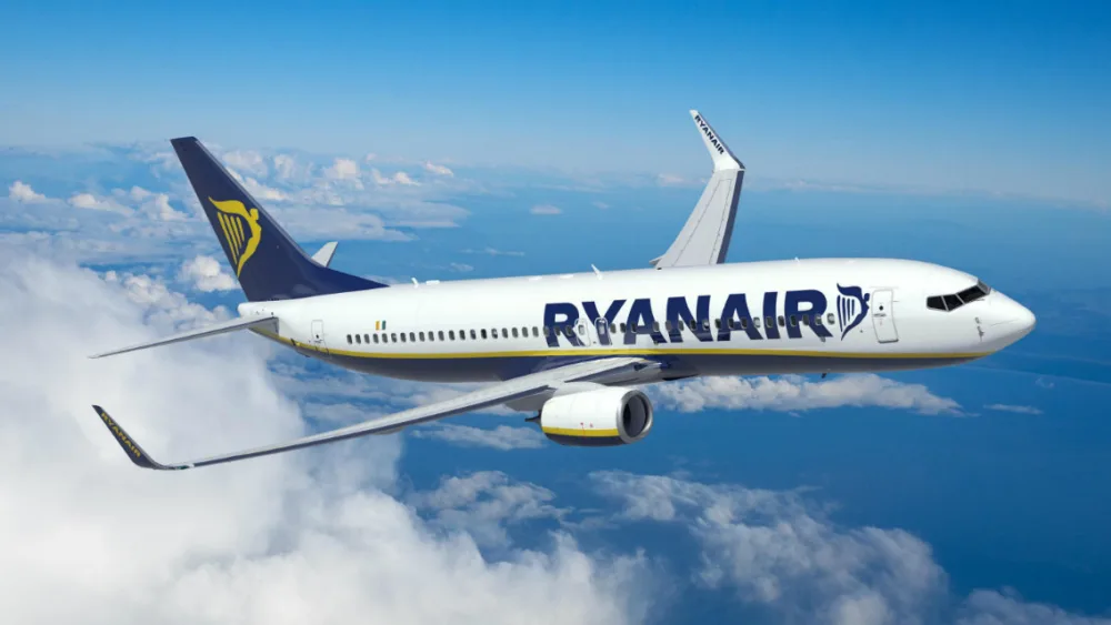Προσλήψεις από τη Ryanair με μηνιαίο μισθό και bonus έναρξης 1.200 ευρώ