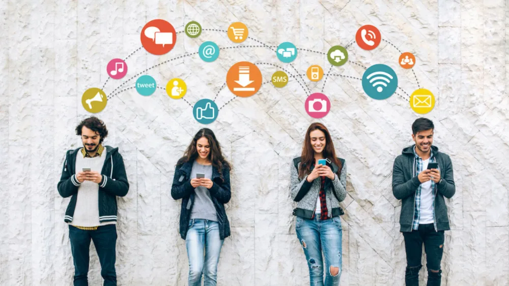 "Social Media" από ΚΕΑΚ & Χαροκόπειο Πανεπιστήμιο