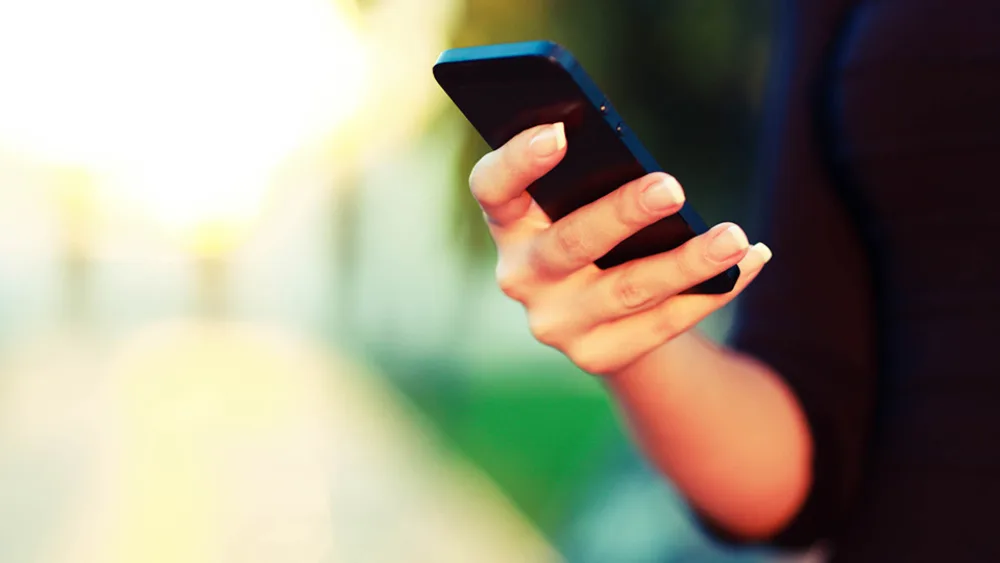 Η Cosmote προσφέρει δωρεάν sms στο 13033 και δωρεάν κλήσεις στο 13036