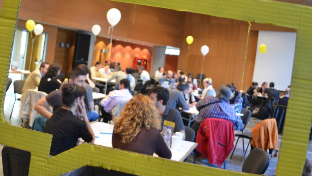 Από ένα Σύνταγμα για τα κοινά σε ένα Σύνταγμα ως κοινό