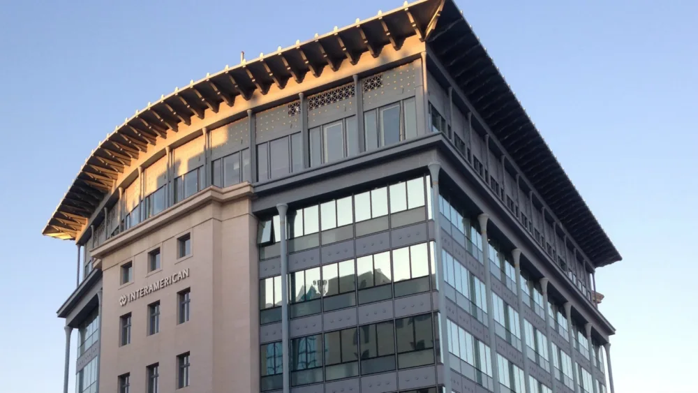 H INTERAMERICAN ενισχύει το σύστημα  επένδυσης και αποταμίευσης Capital