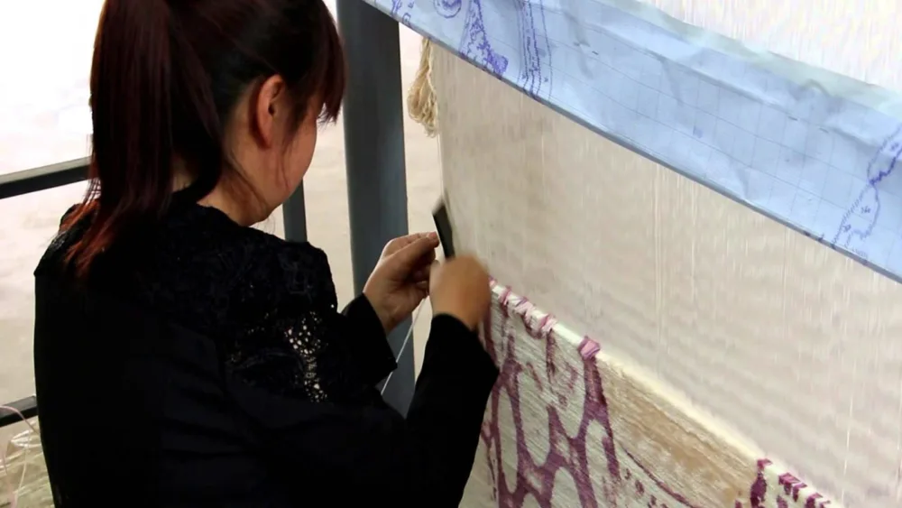 Τα περίφημα μεταξωτά χειροποίητα κινέζικα χαλιά -Μέχρι και ένας χρόνος δουλειά για ένα κομμάτι [video]