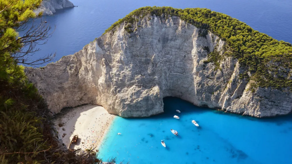 ΕΛΣΤΑΤ: Περισσότερα ταξίδια και έξοδα για τους Έλληνες