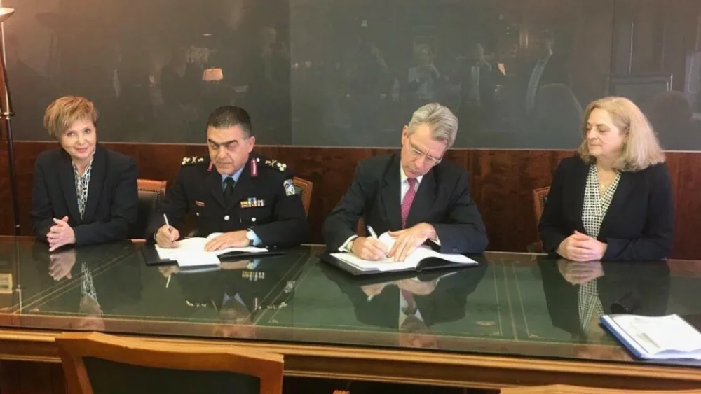 Διετής πλέον η ηλεκτρονική θεώρηση εισόδου των Ελλήνων στις ΗΠΑ