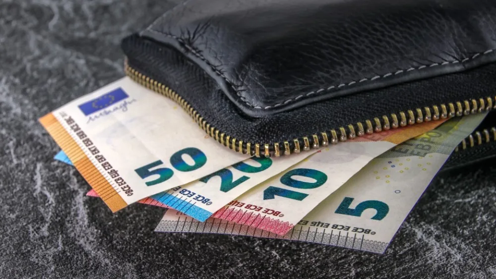 Καταβάλλονται από αύριο οι συντάξεις Ιουνίου
